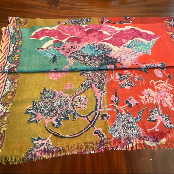 Oblong soft wool and silk colorful scarf - Picture 4 of 4